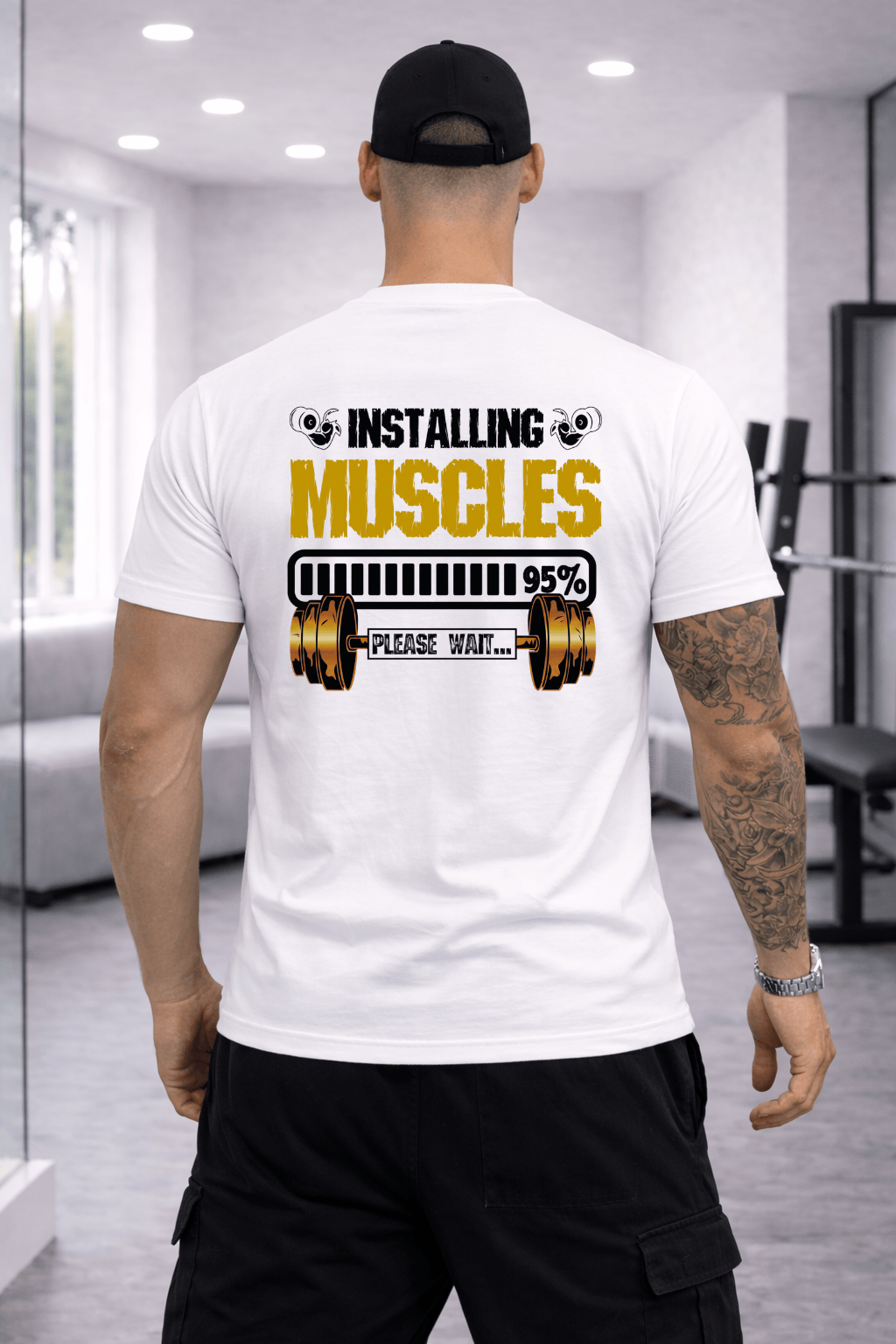 Camiseta Masculina Premium Manga Curta Tradicional   | Estampa Installing Muscles Please Wait Halteres