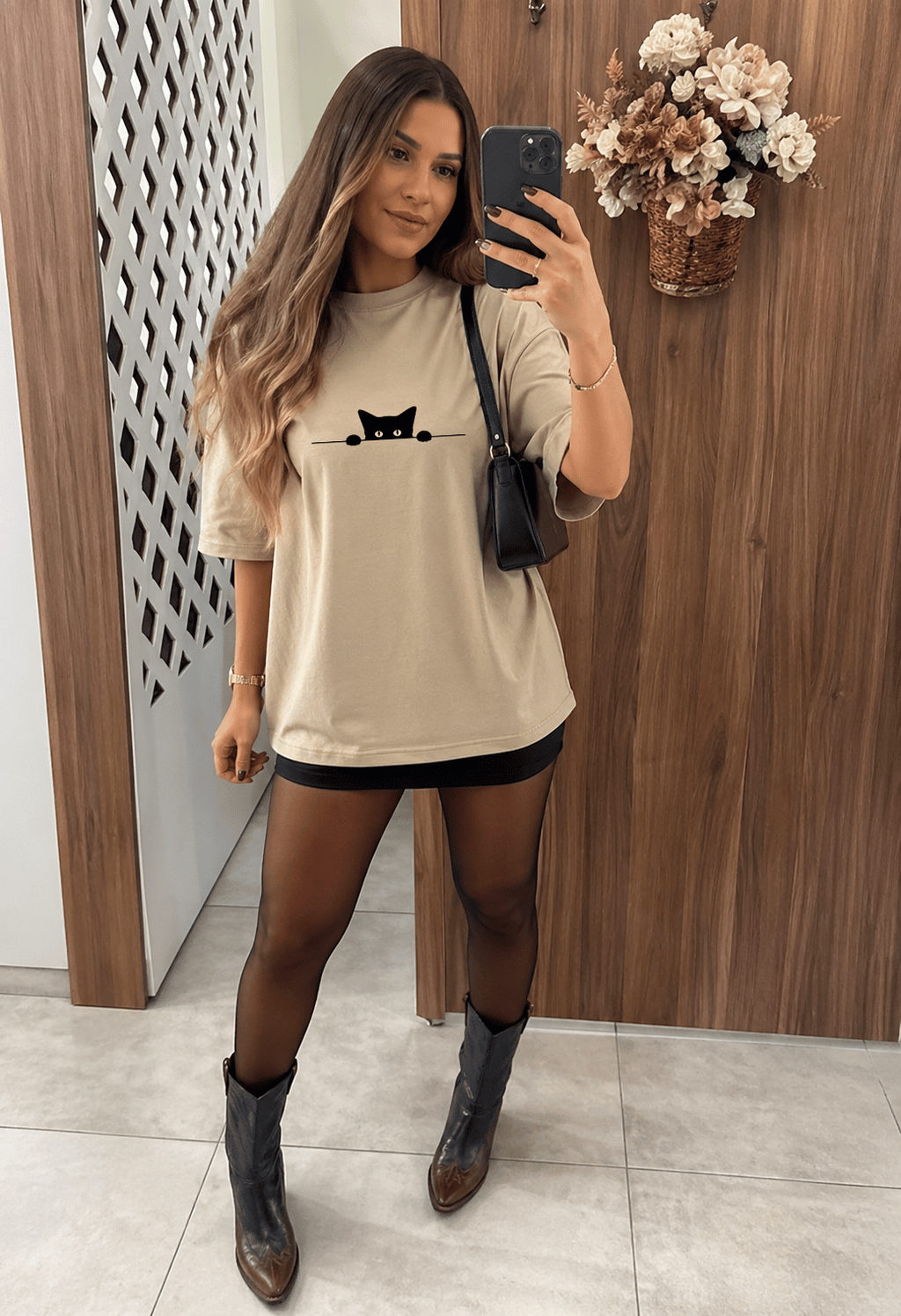 Camisetão Feminino Oversized - Almayda Peek Cat