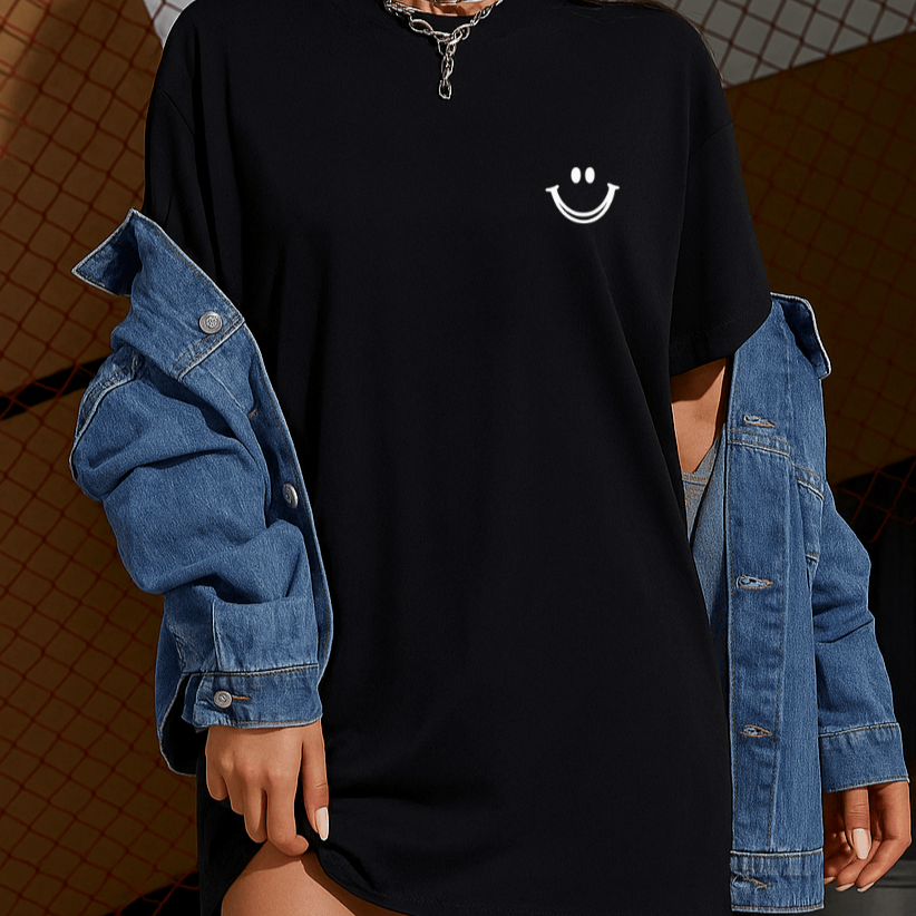 Camiseta Oversized Feminina | Estampa Sorrisinho Minimalista