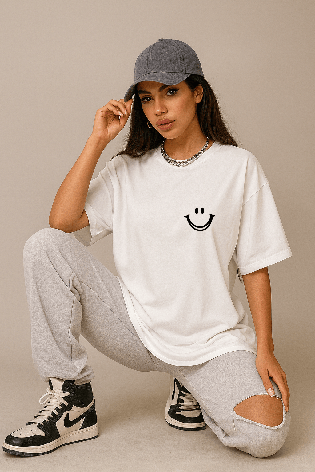 Camiseta Oversized Feminina | Estampa Sorrisinho Minimalista
